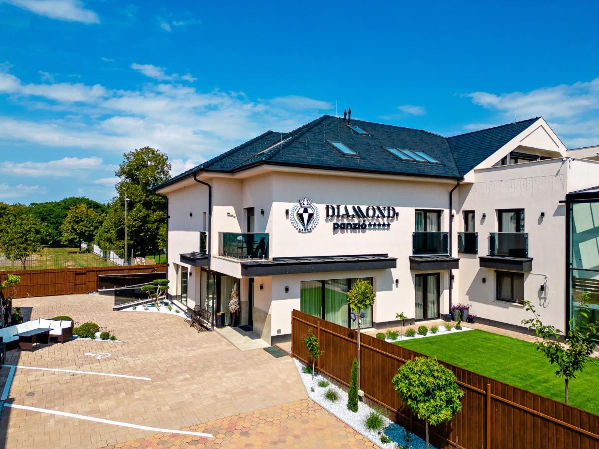 Bed and Breakfast Diamond Panzio Хайдусобосло Экстерьер фото